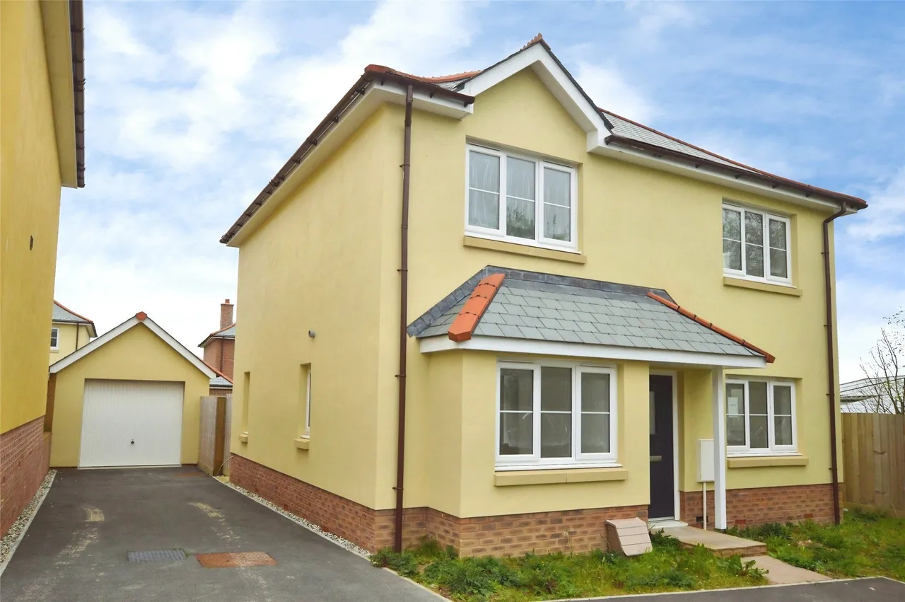 4 bed property for sale, Crediton Road, Okehampton, EX20