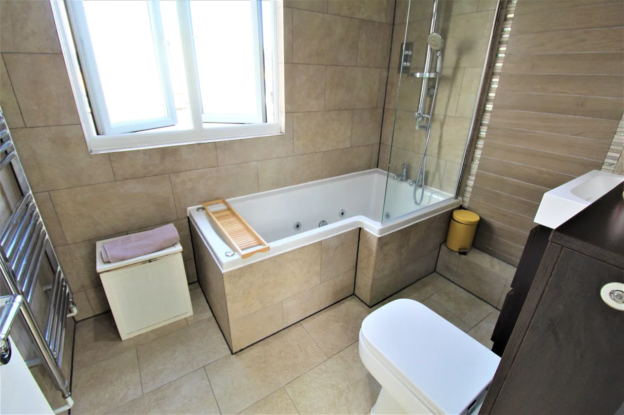 Wood View, Grays, Essex, RM16 2GP, photo 17