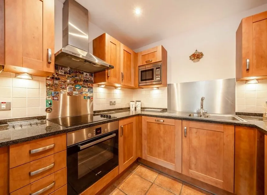 Staines Road East, Sunbury-On-Thames, TW16, photo 3