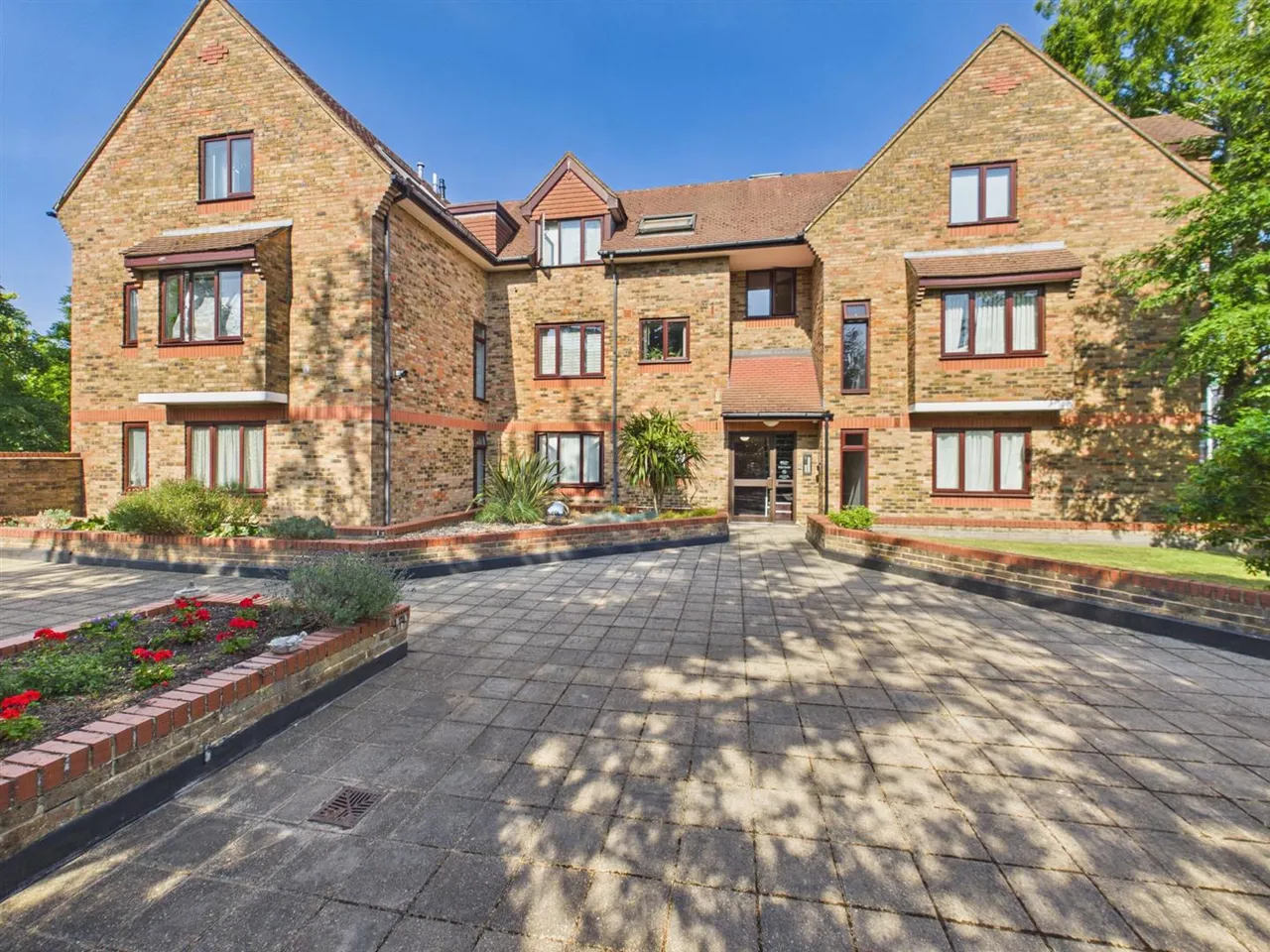 1 bed property for sale — Bell View Manor, The Oaks, Ruislip, Middlesex, HA4 7LH