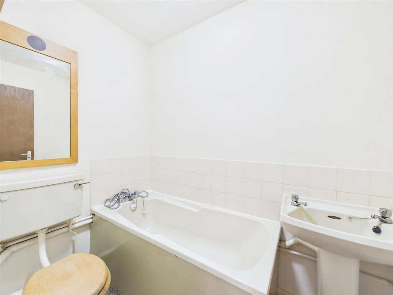 Bell View Manor, The Oaks, Ruislip, Middlesex, HA4 7LH, photo 7