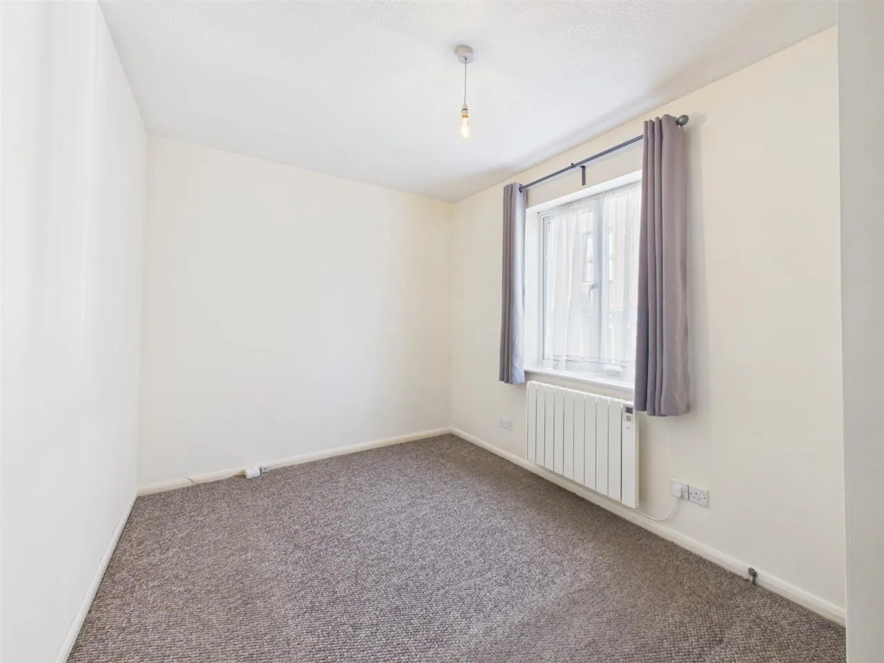 Bell View Manor, The Oaks, Ruislip, Middlesex, HA4 7LH, photo 4