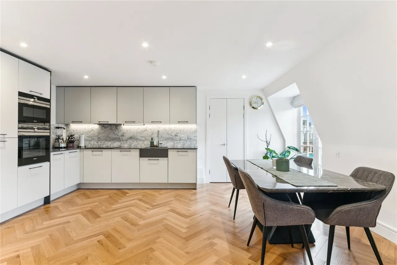 Lisgar Terrace, London, W14, photo 2