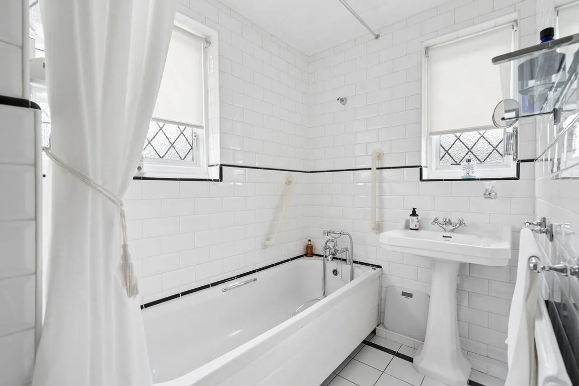 Imperial Drive, Harrow, HA2, photo 18
