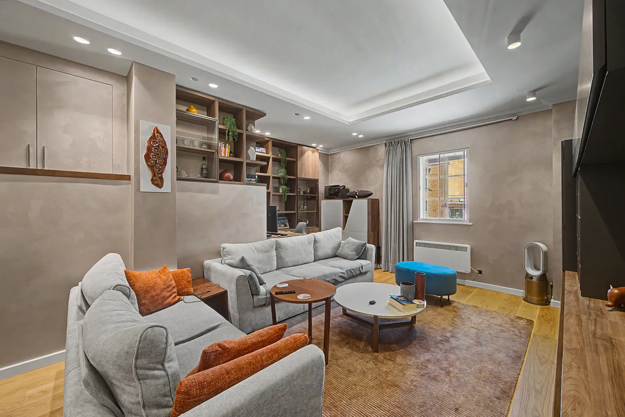 2 bed flat for sale — Flat 165 South Block, County Hall, 1b Belvedere Road, London