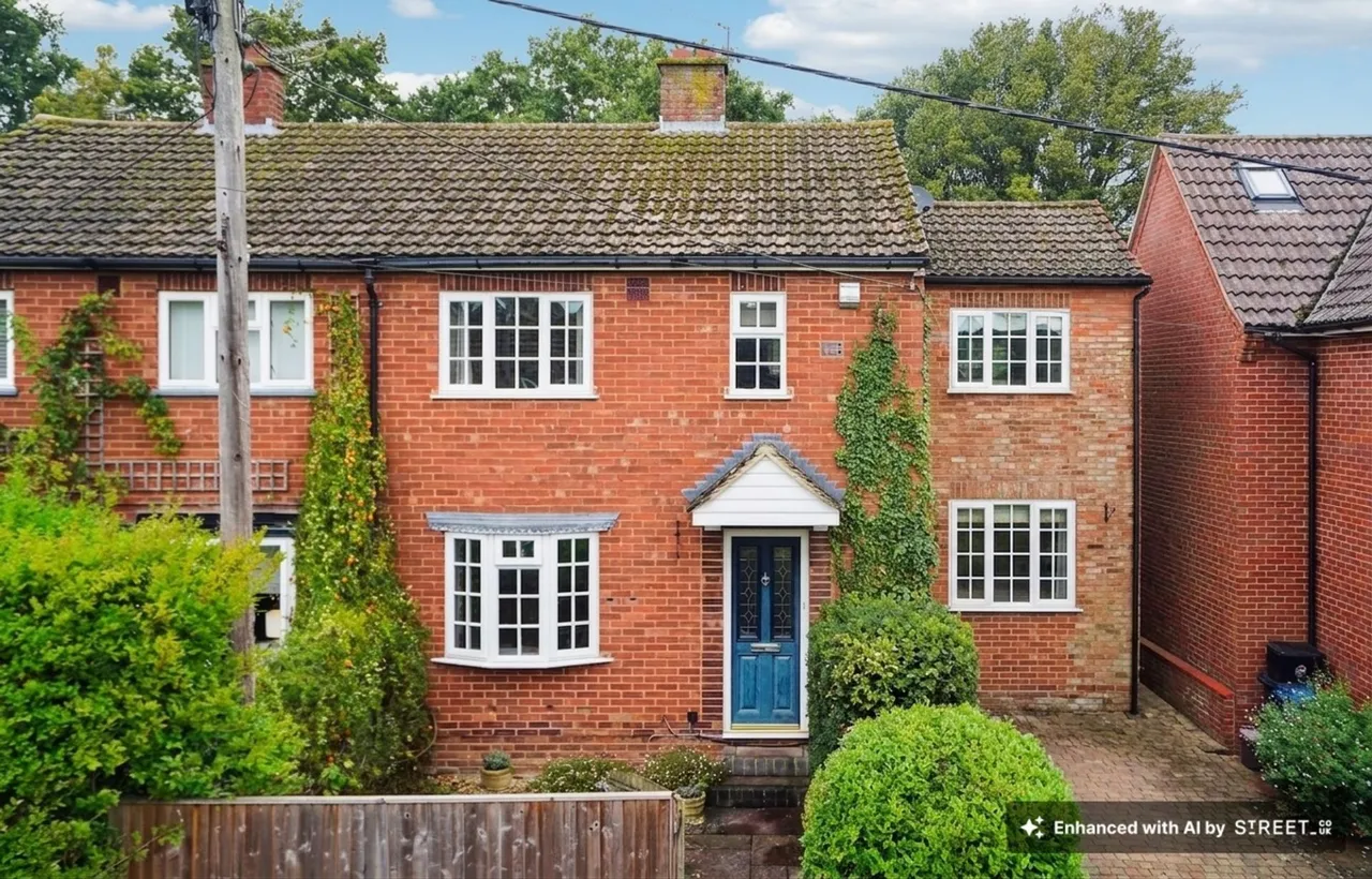 3 bed house for sale — Gomms Wood Close, Forty Green, HP9