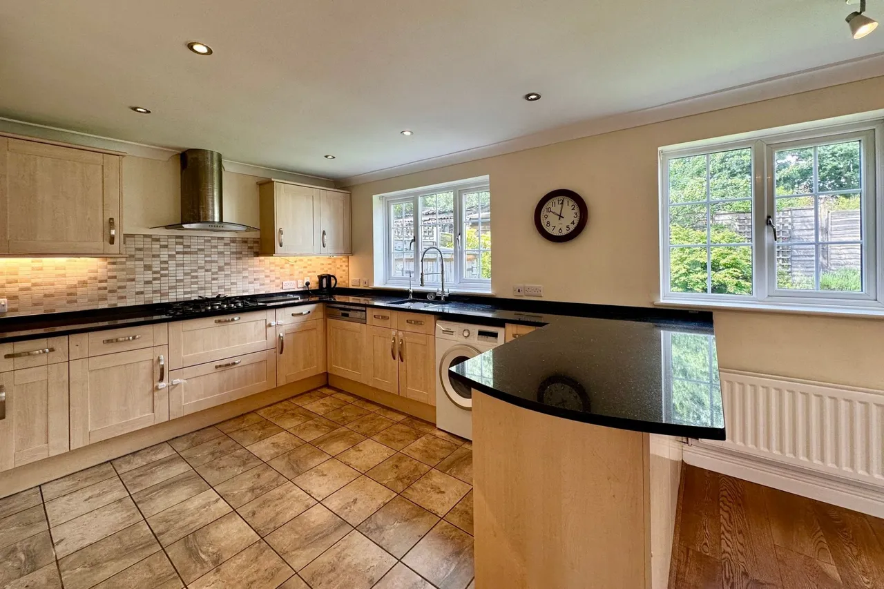 Gomms Wood Close, Forty Green, HP9, photo 6