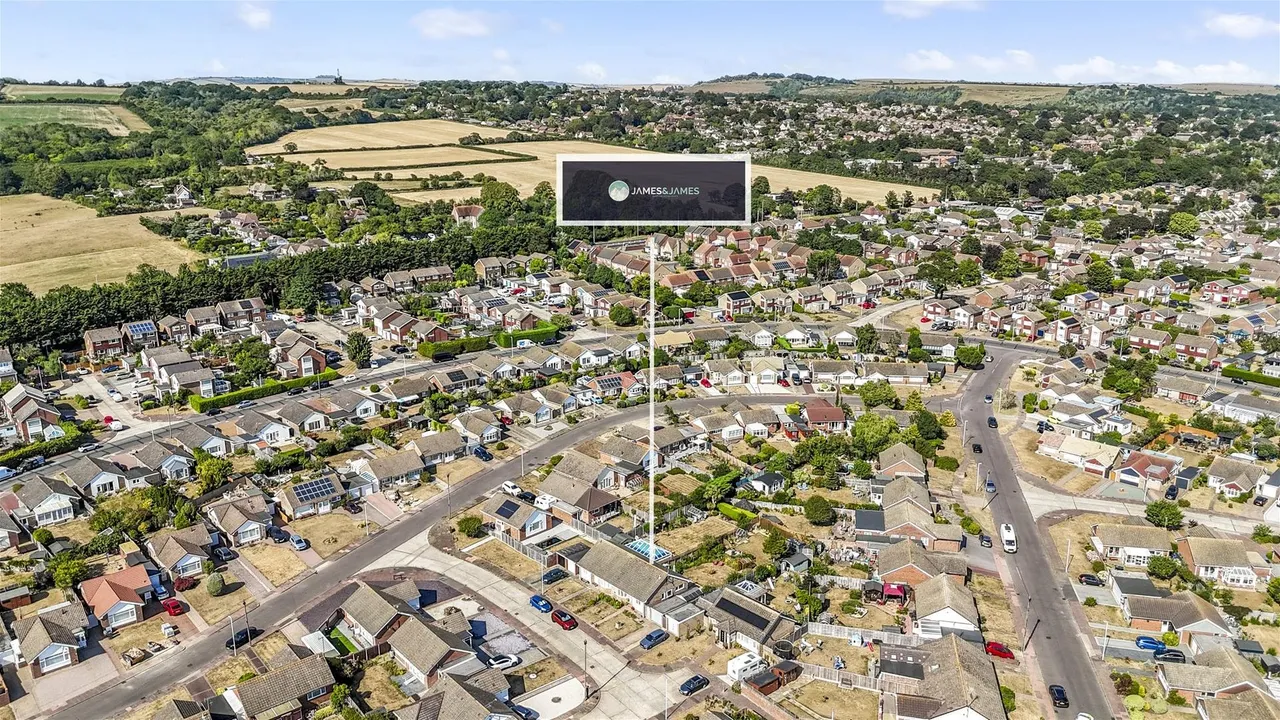 2 bed house for sale — Stour Close, Fleetwing, Worthing