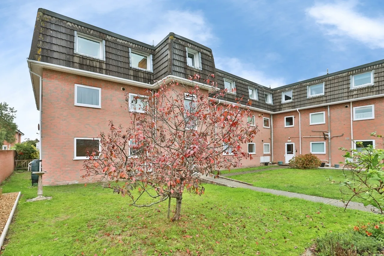 2 bed flat for sale, Fairmile Road, Christchurch, BH23