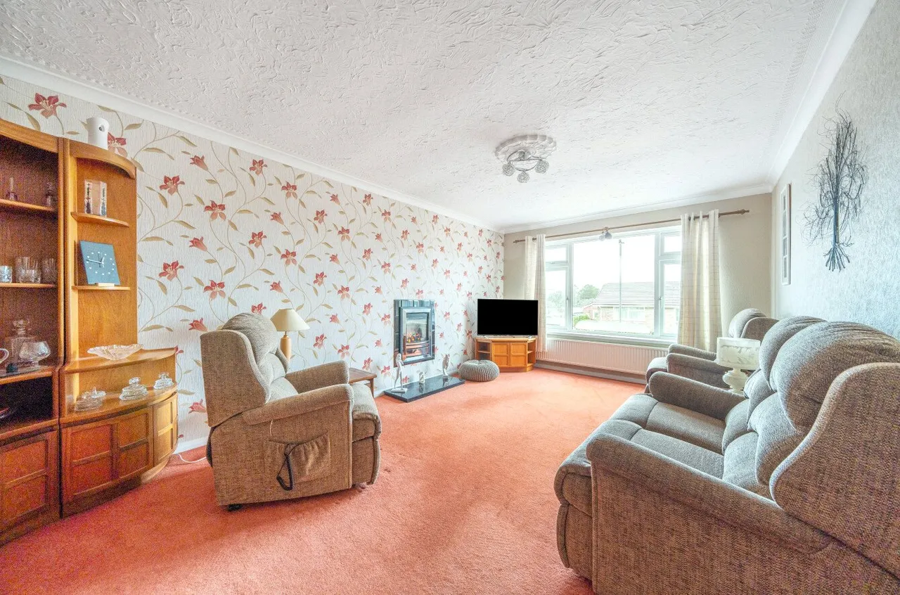 Holcombe Drive, Llandrindod Wells, Powys, LD1 6DN, photo 2
