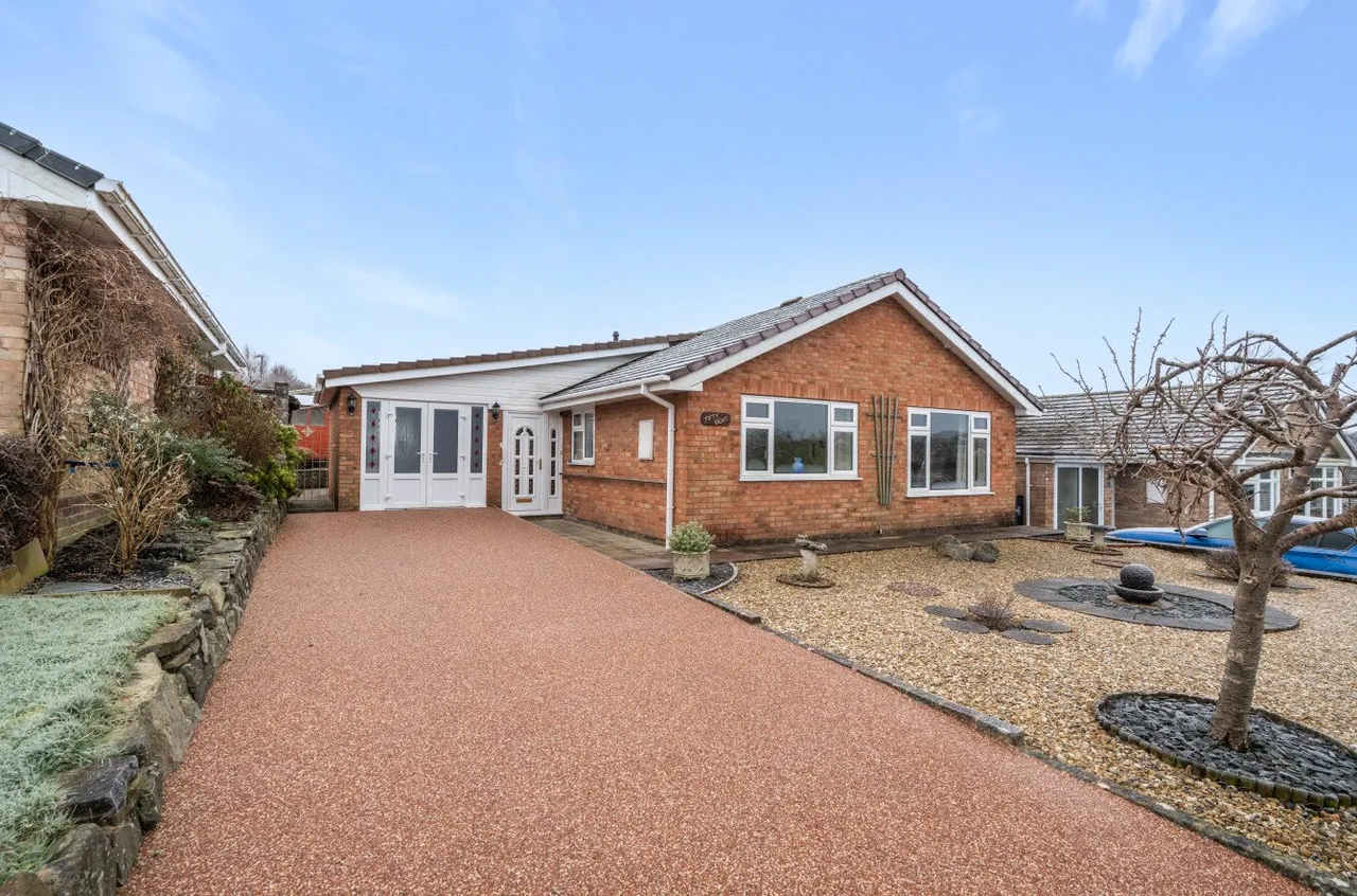 3 bed house for sale — Holcombe Drive, Llandrindod Wells, Powys, LD1 6DN