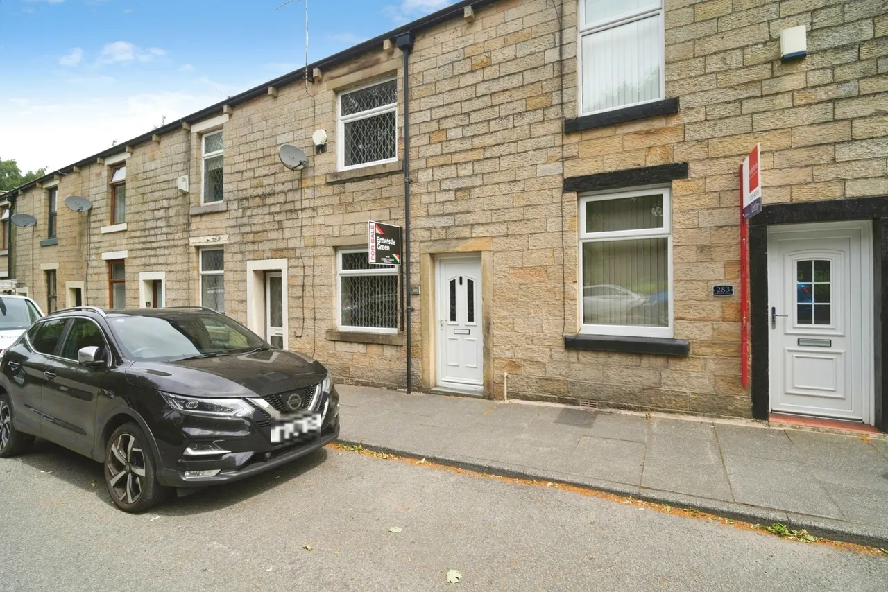 2 bed house to rent, Barden Lane, Burnley, BB10