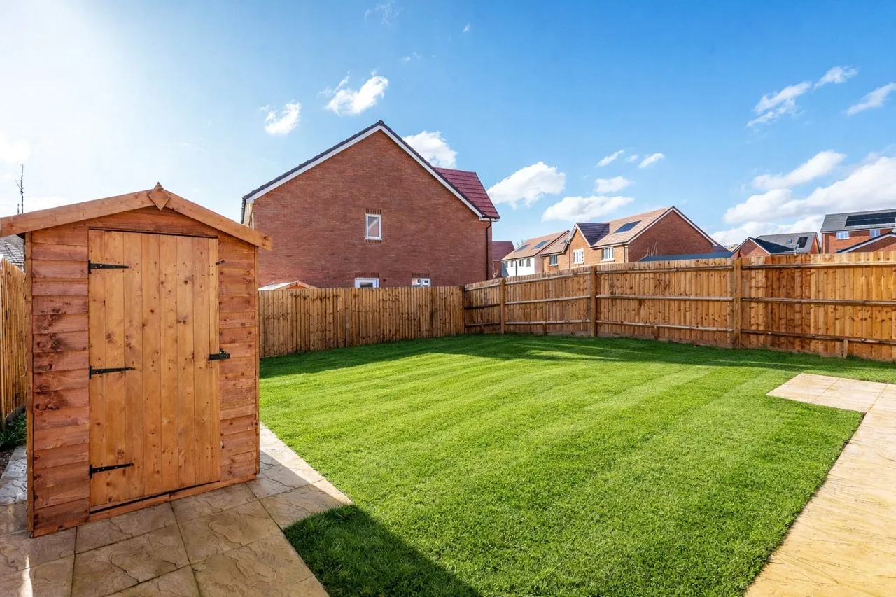 Brox Road, Ottershaw, KT16, photo 5