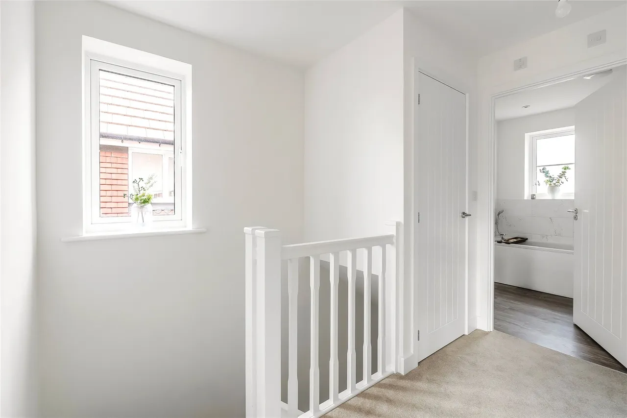 Brox Road, Ottershaw, KT16, photo 28