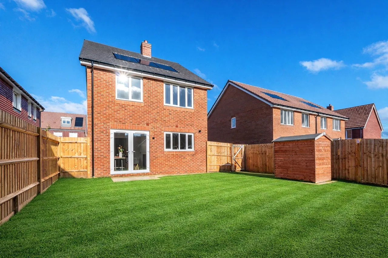 Brox Road, Ottershaw, KT16, photo 11