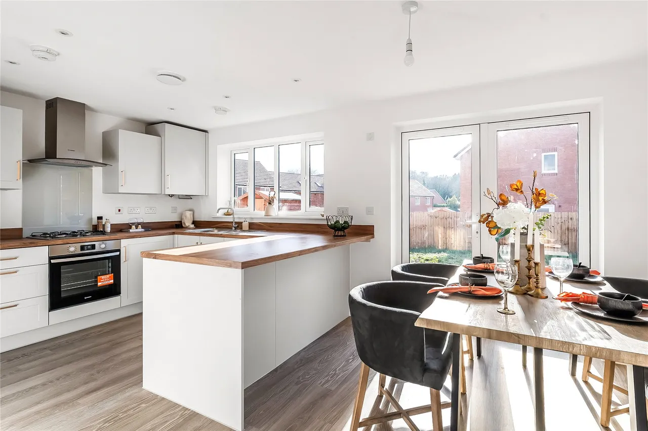 Brox Road, Ottershaw, KT16, photo 2