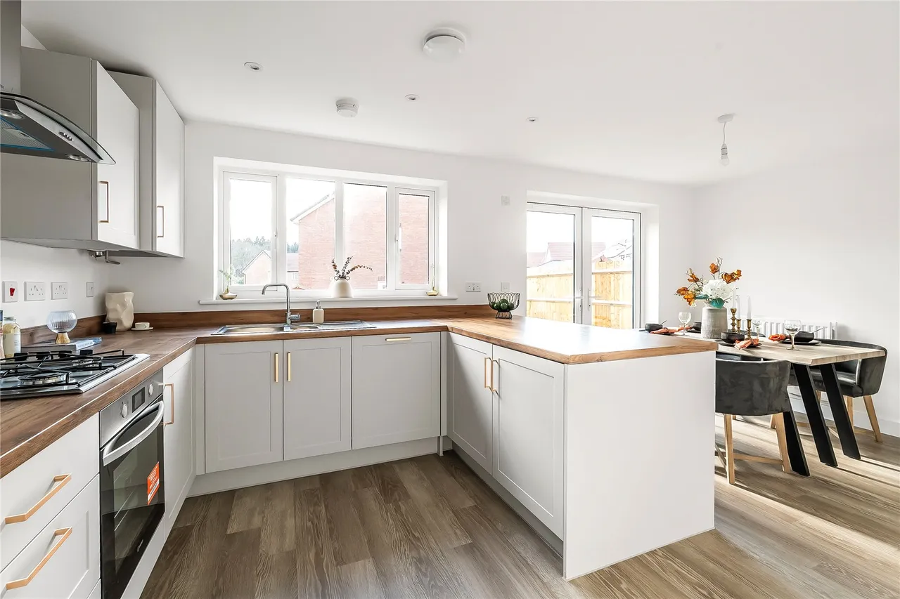 Brox Road, Ottershaw, KT16, photo 9