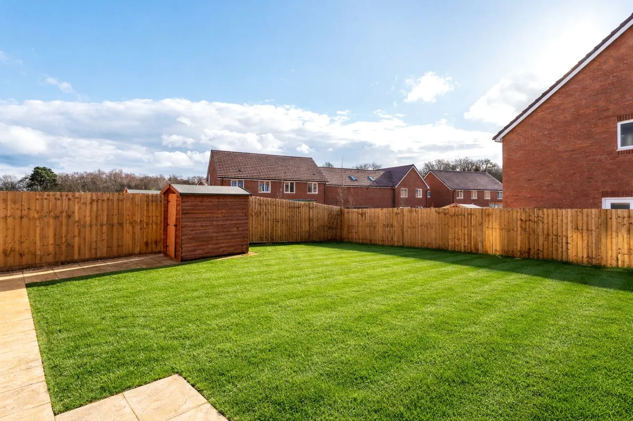 Brox Road, Ottershaw, KT16, photo 4