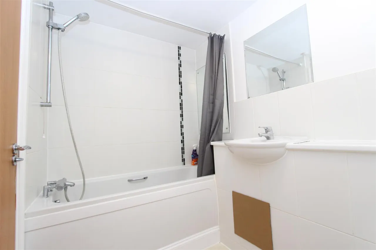 Keith Park Road, Uxbridge, UB10 0FG, photo 8