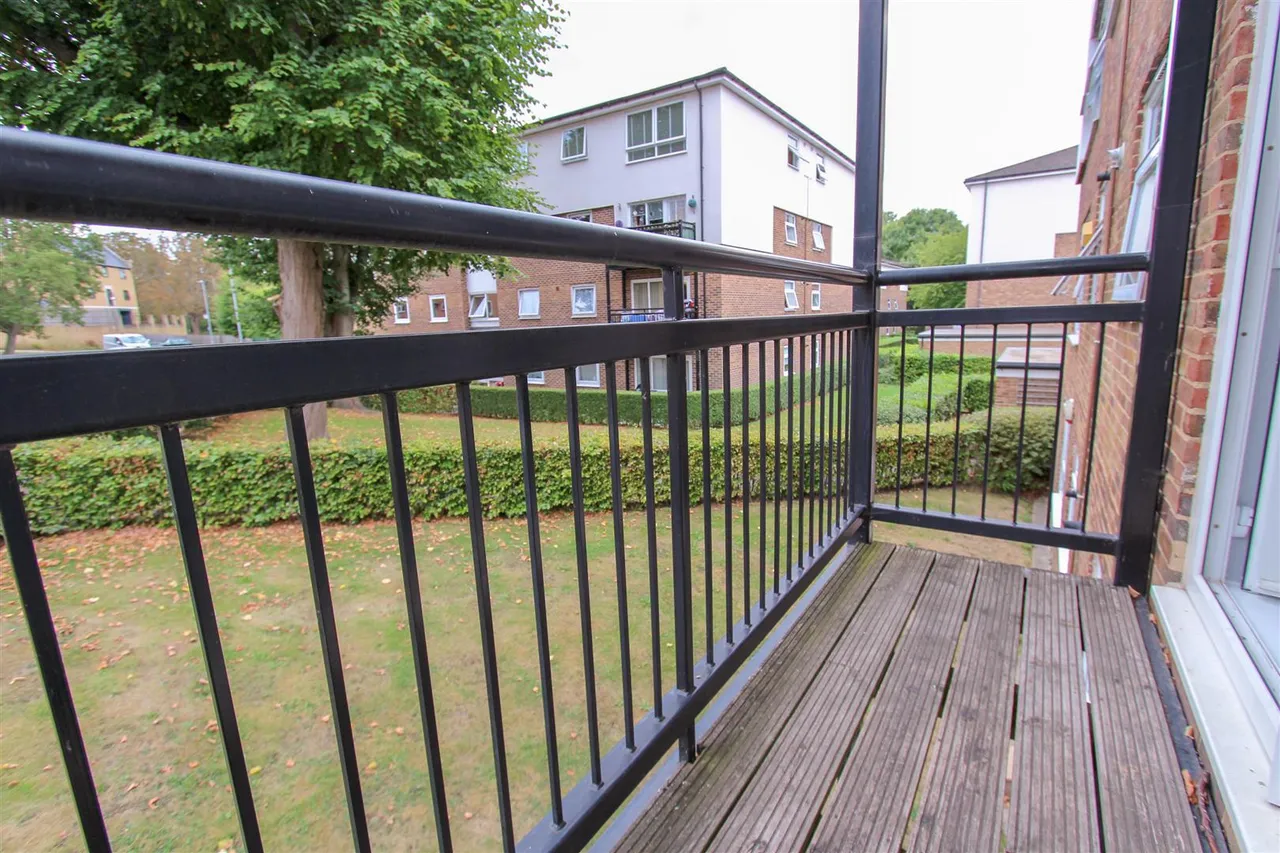 Keith Park Road, Uxbridge, UB10 0FG, photo 4