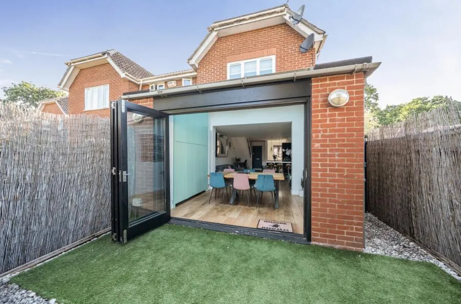 2 bed house for sale, Old School Place, Woking, GU22