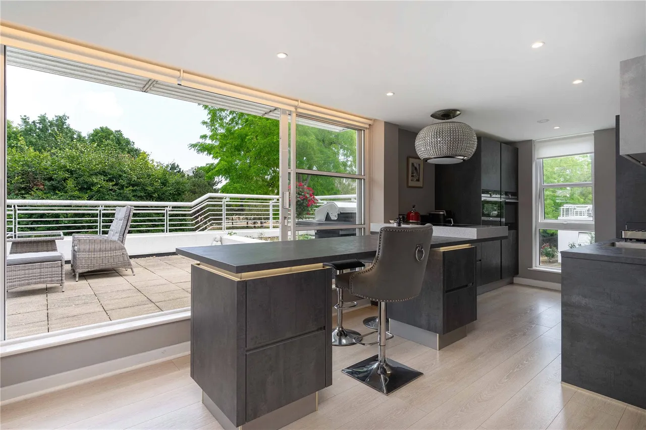 Barrier Point Road, Royal Docks, E16, photo 6