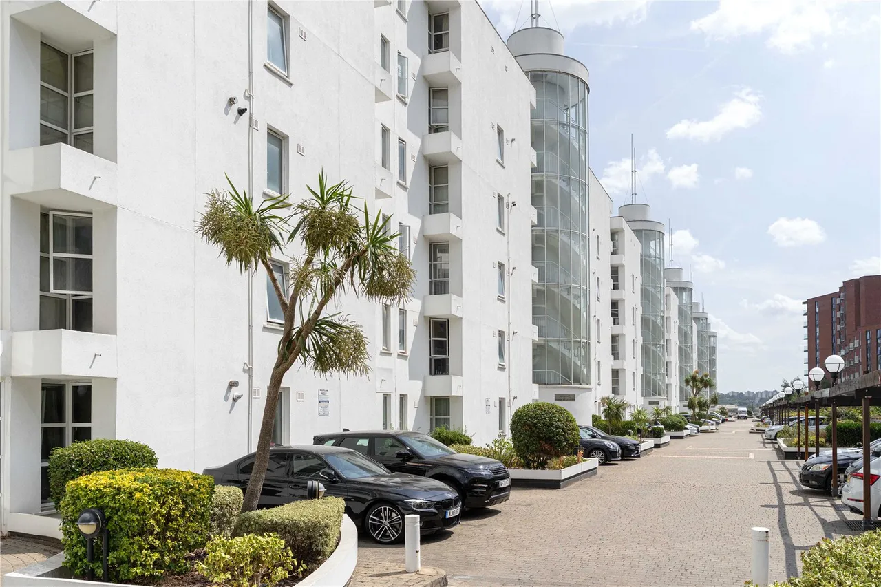 Barrier Point Road, Royal Docks, E16, photo 20