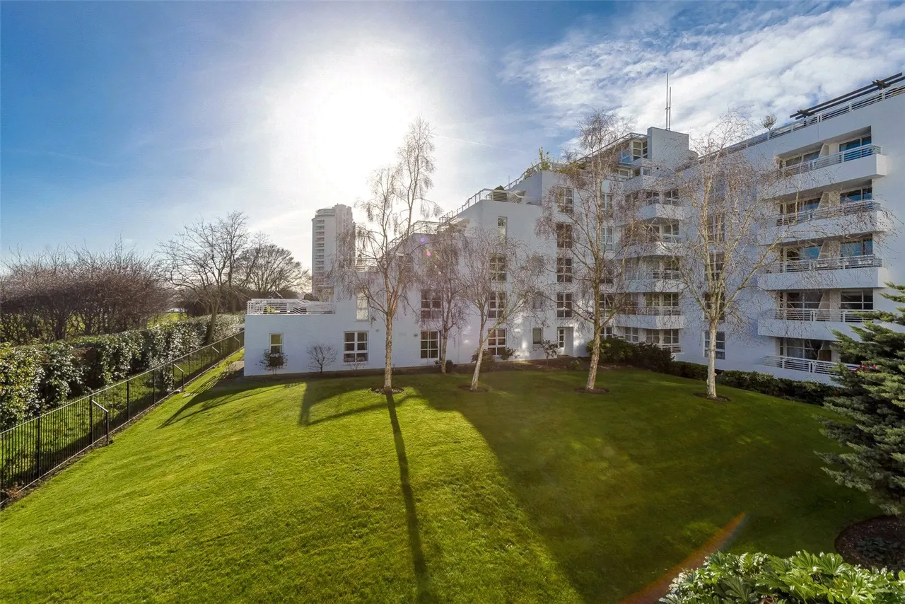 Barrier Point Road, Royal Docks, E16, photo 18