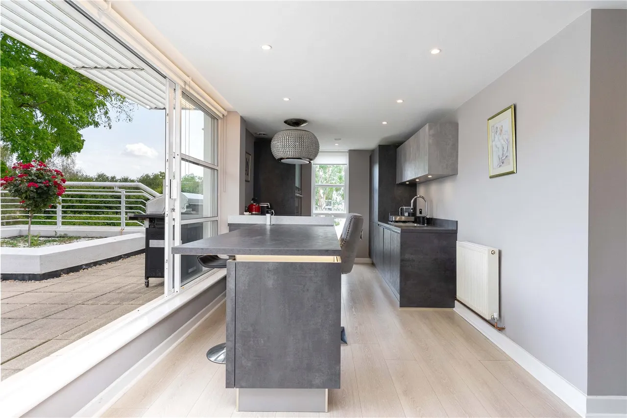 Barrier Point Road, Royal Docks, E16, photo 4