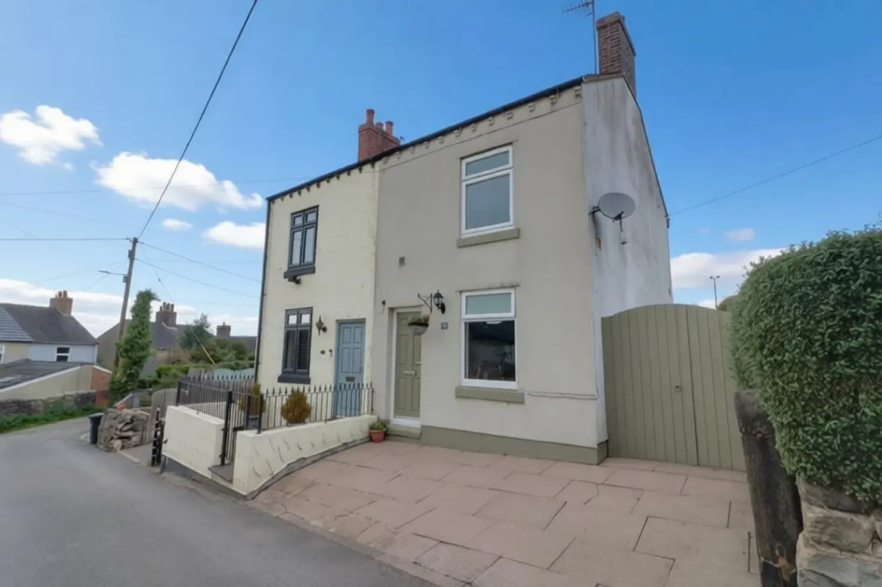 2 bed property for sale, Church Street, Mow Cop, ST7