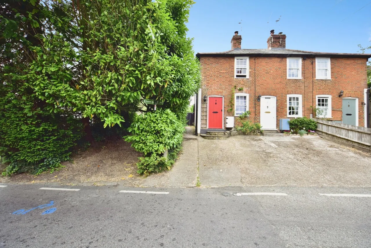 2 bed house for sale, Sandway, Liverton Hill, ME17
