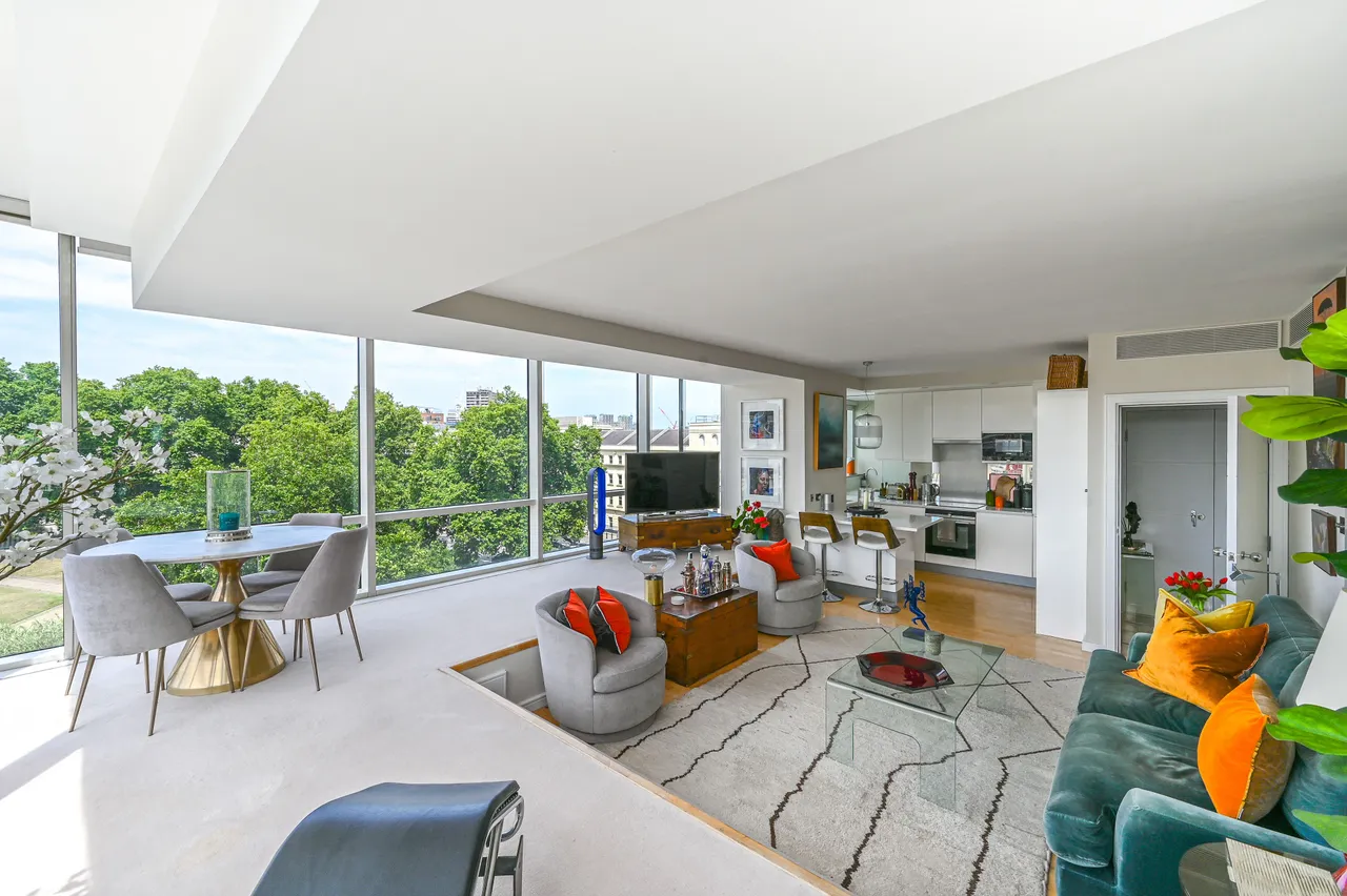 29 The Panoramic, 152 Grosvenor Road, London, photo 2