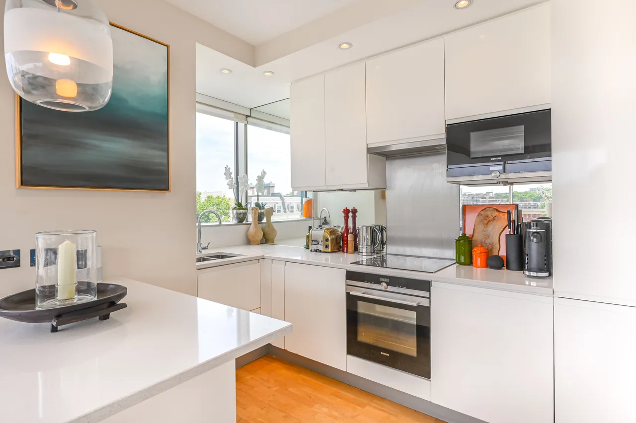 29 The Panoramic, 152 Grosvenor Road, London, photo 4