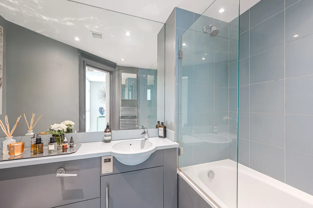 29 The Panoramic, 152 Grosvenor Road, London, photo 6