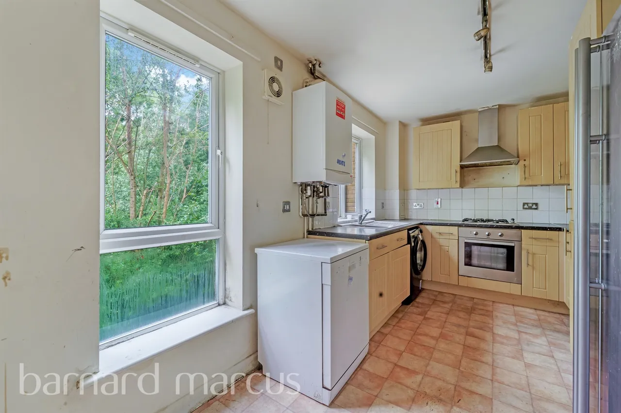 Corfe Close, Whitton, TW4, photo 2