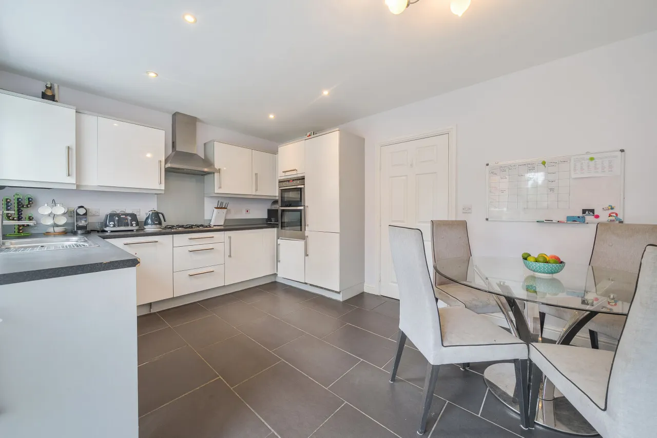 Headingley Drive, Beckenham, BR3, photo 3