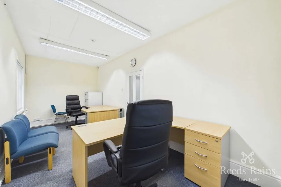 Queens Square, Leeds Road, West Yorkshire, HD2, photo 3