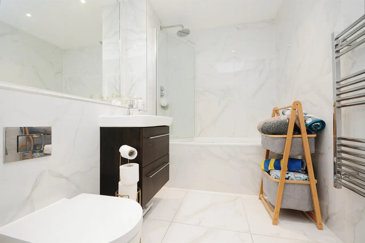St. James Road, Brentwood, photo 10
