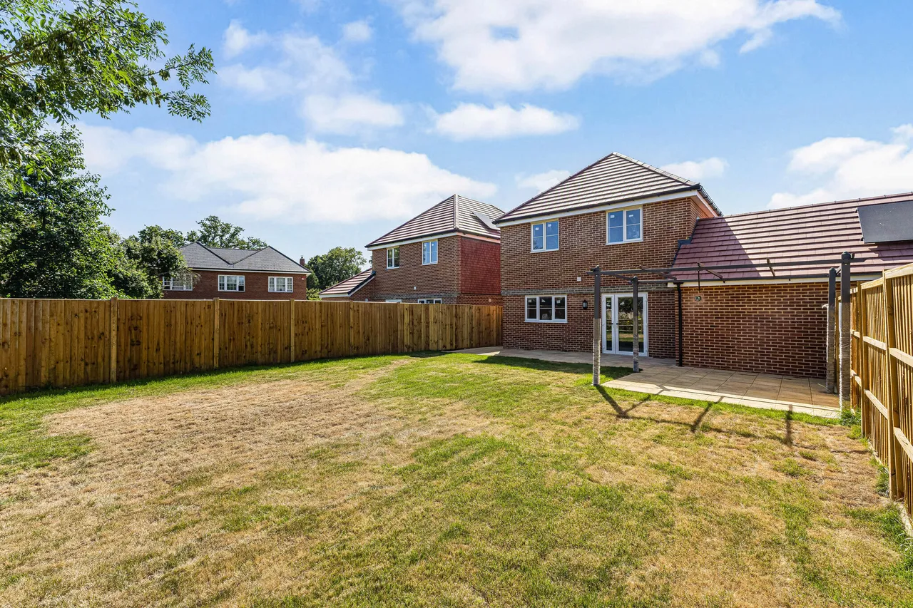 Main Road, Chichester, PO18, photo 11
