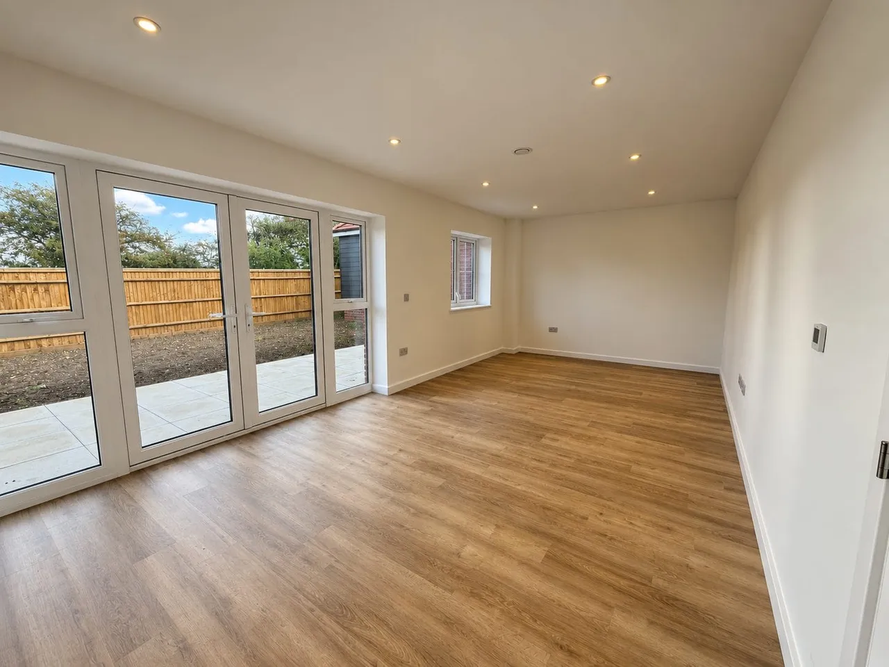 The Kensworth Station Road, Bow Brickhill, MK17, photo 3