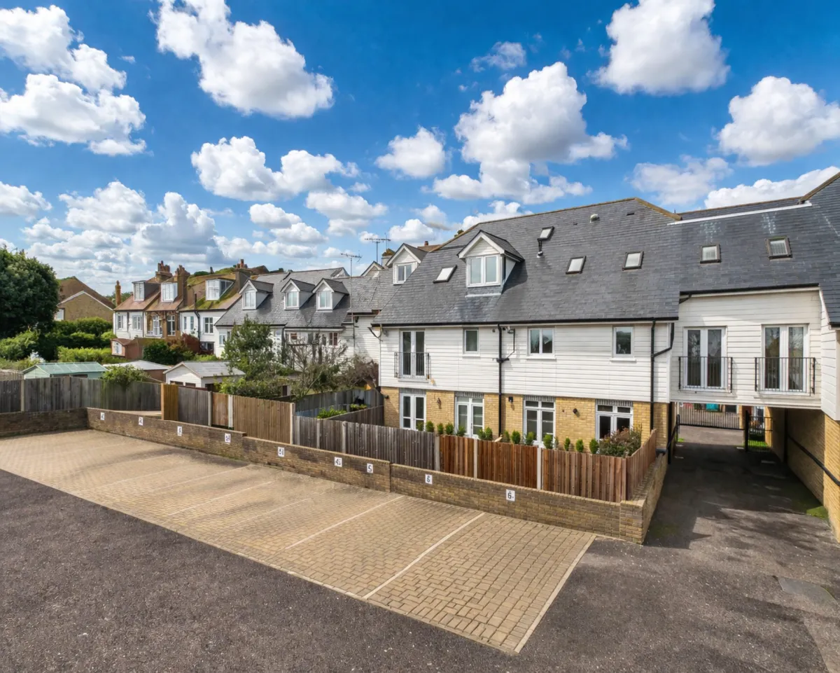 3 bed flat for sale — The Gates, Broadstairs, Kent, CT10 3AS