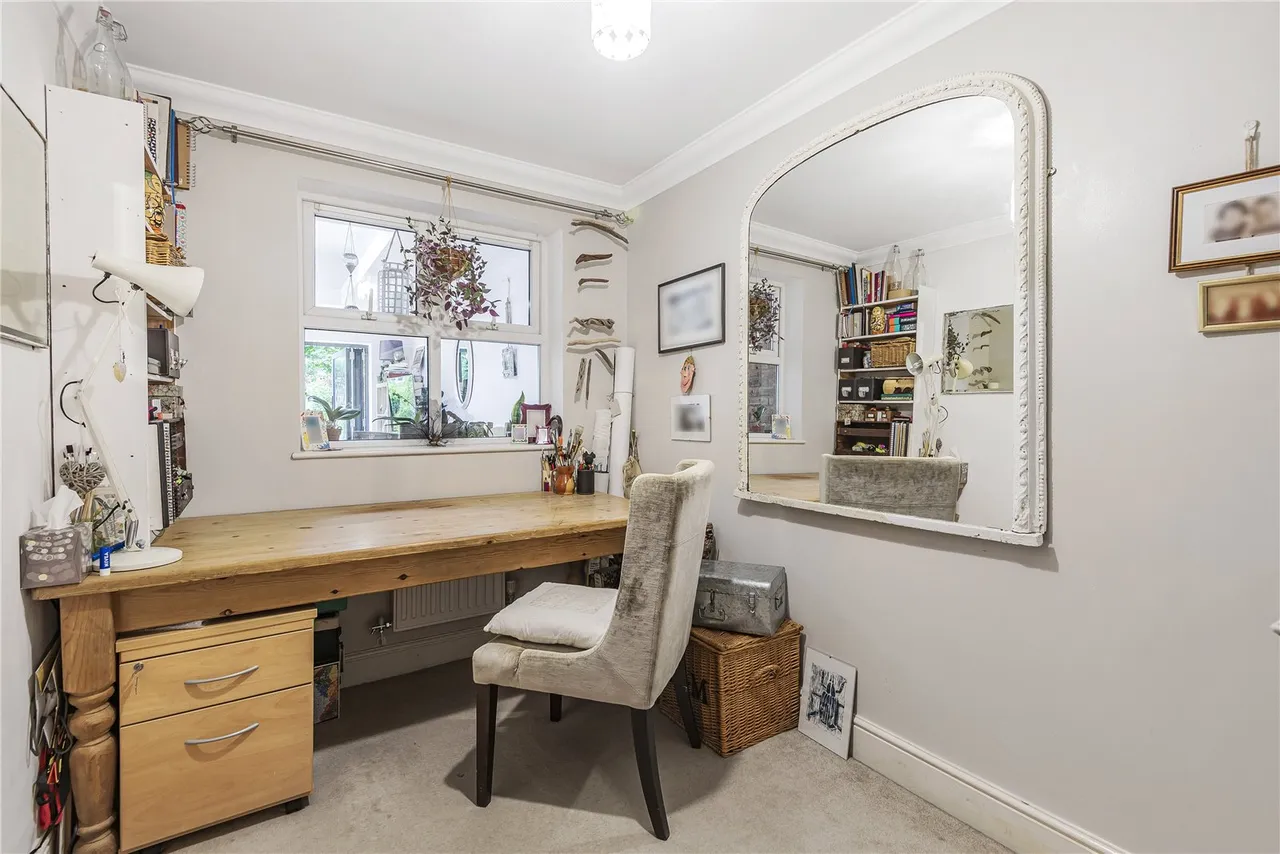 Rooksmead Road, Lower Sunbury, TW16 6PD, photo 11