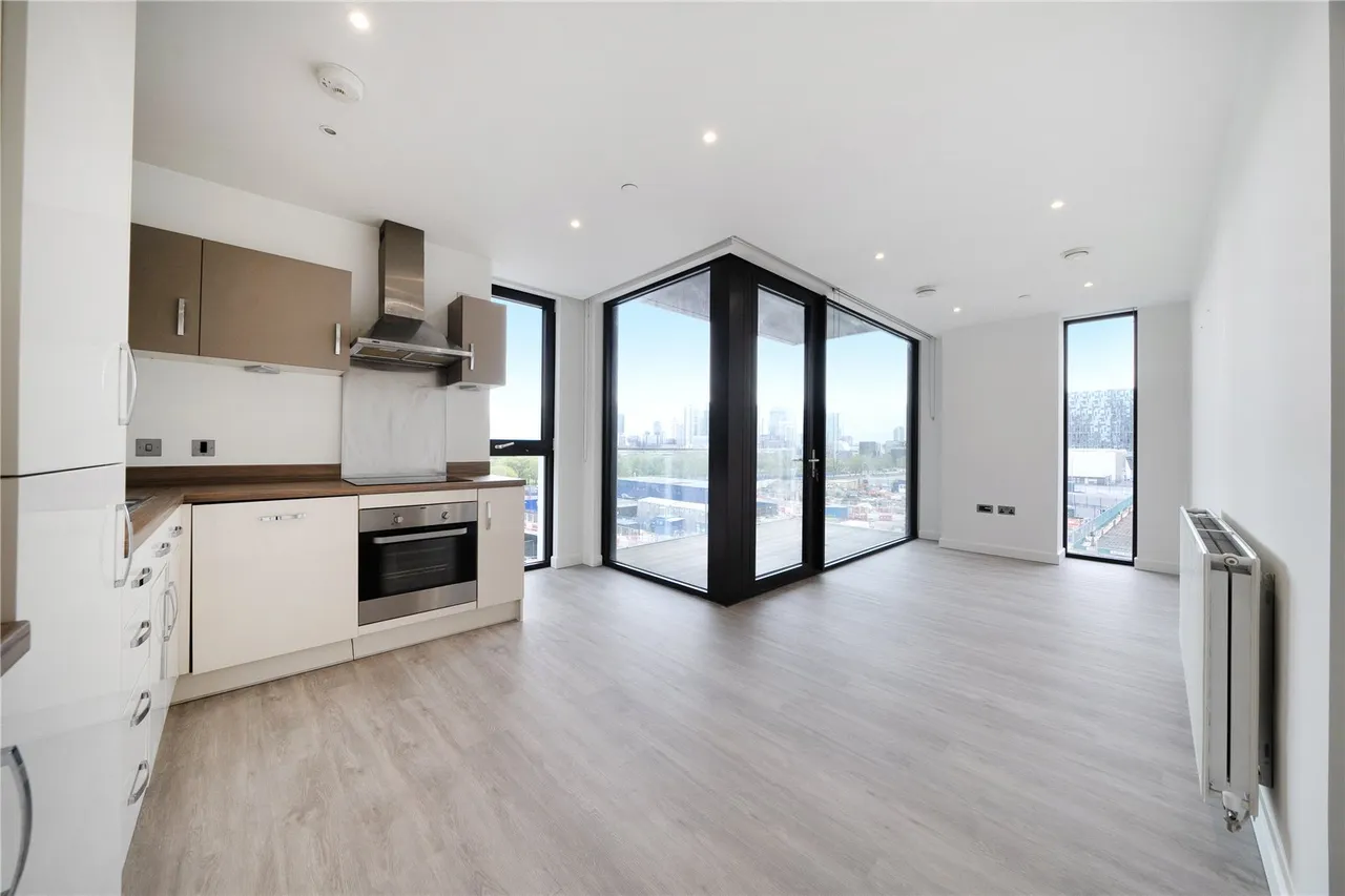 1 bed flat for sale — Barge Walk, SE10