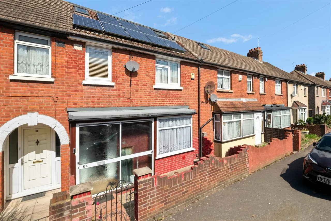 Bedford Avenue, Hayes, photo 10