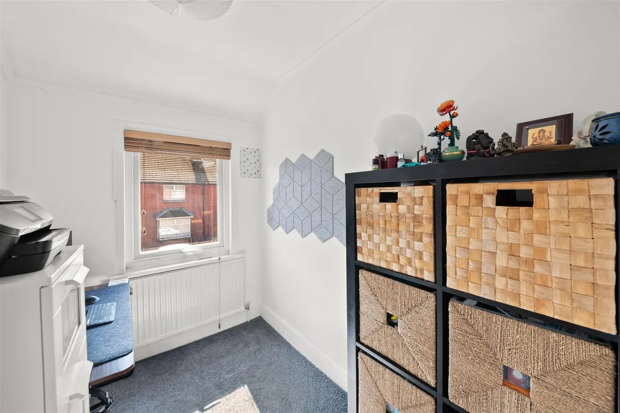 Bedford Avenue, Hayes, photo 13