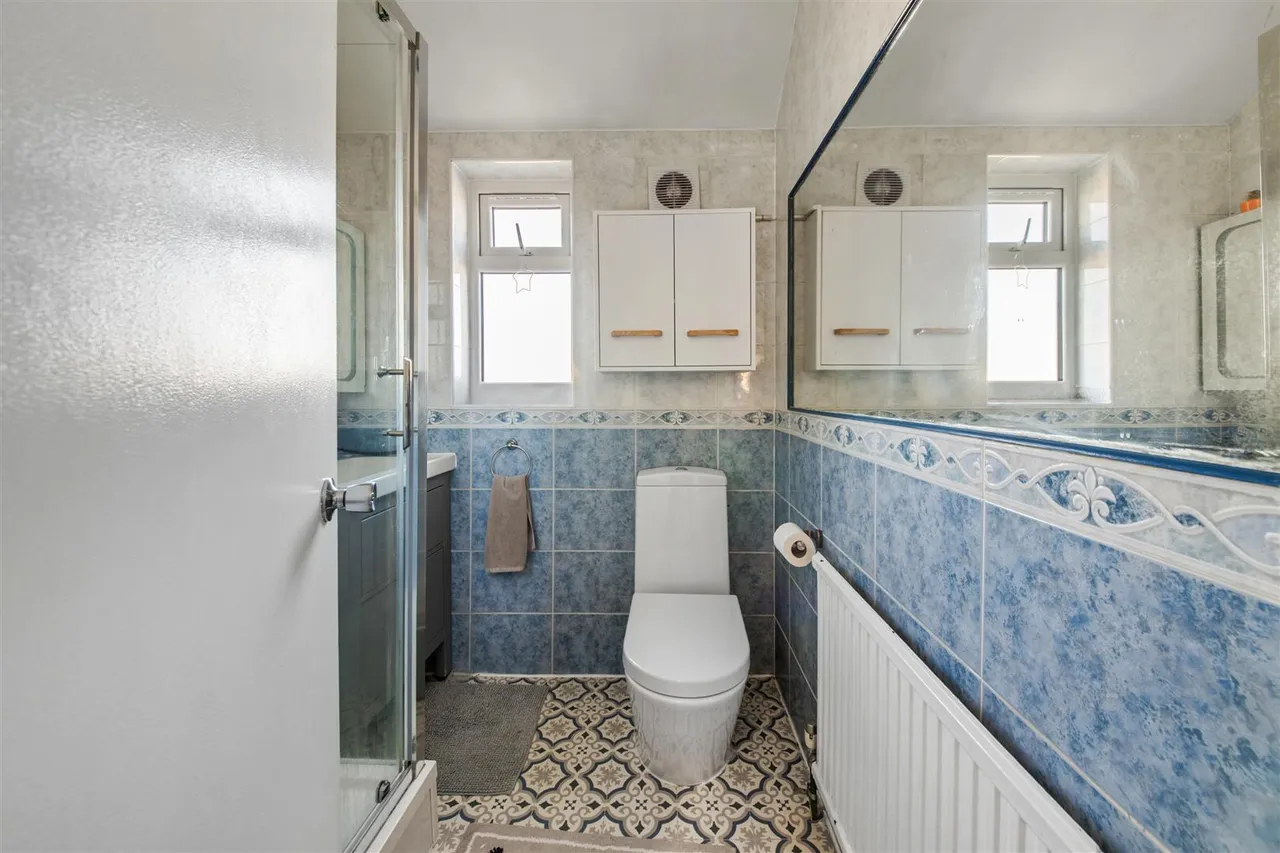 Bedford Avenue, Hayes, photo 15