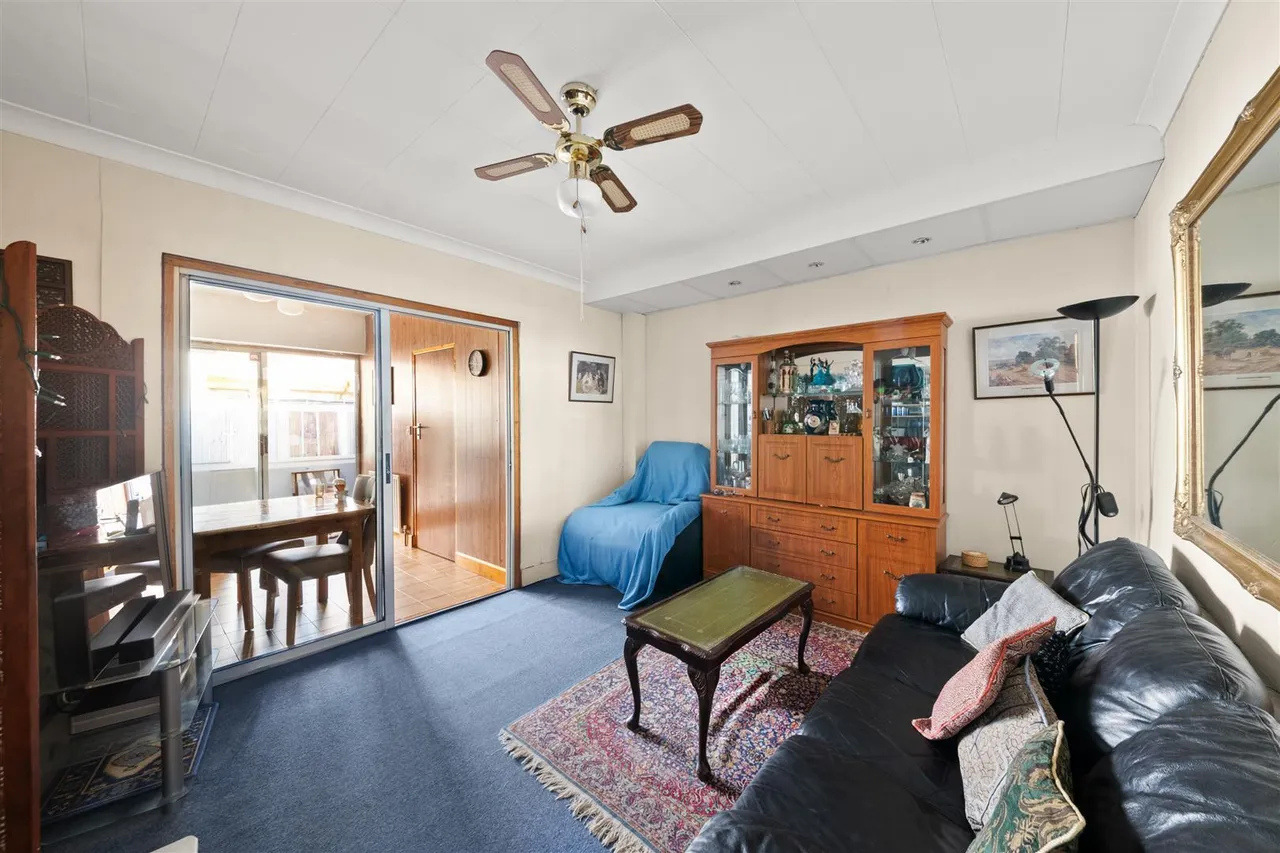 Bedford Avenue, Hayes, photo 19