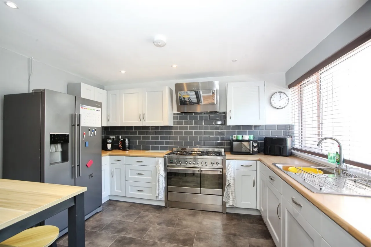 Gainsborough Road, Penarth, CF64, photo 11
