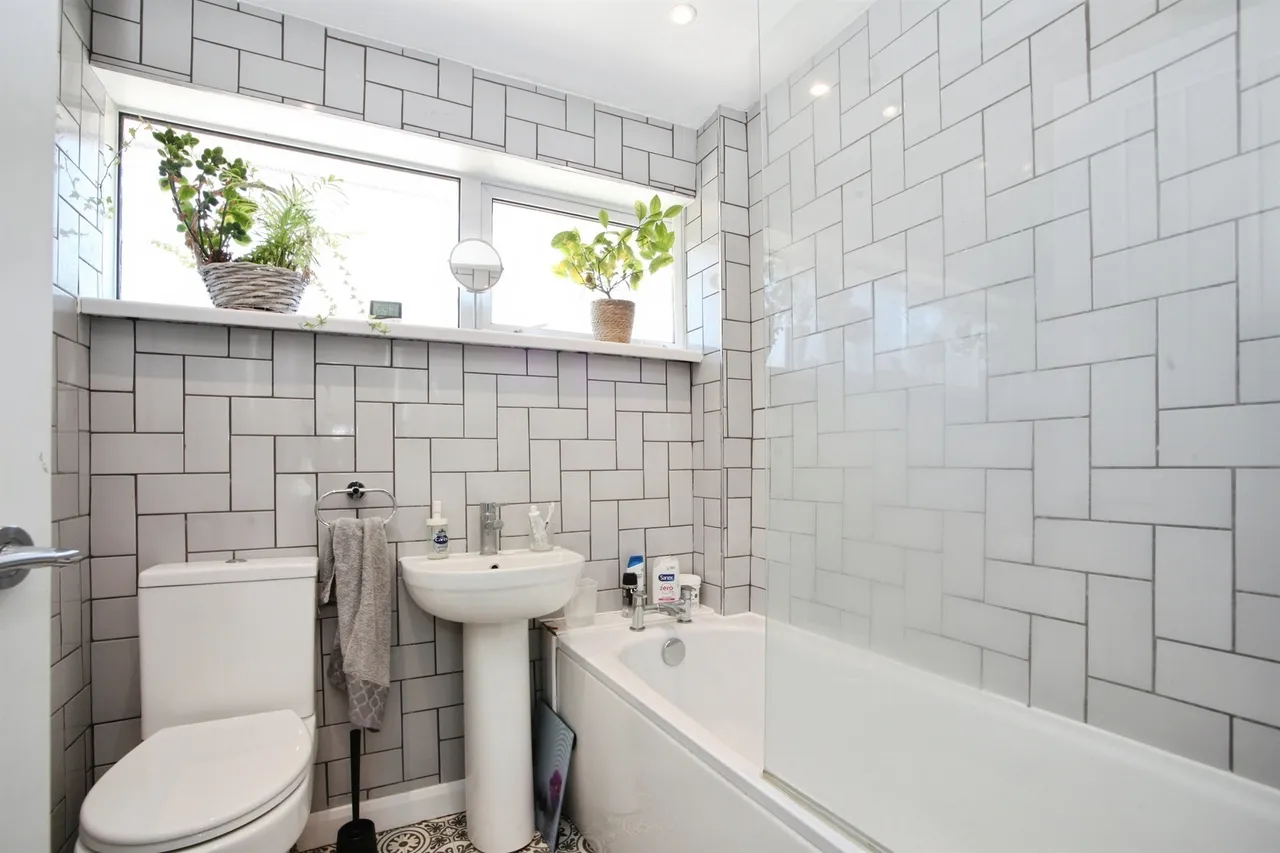 Gainsborough Road, Penarth, CF64, photo 6