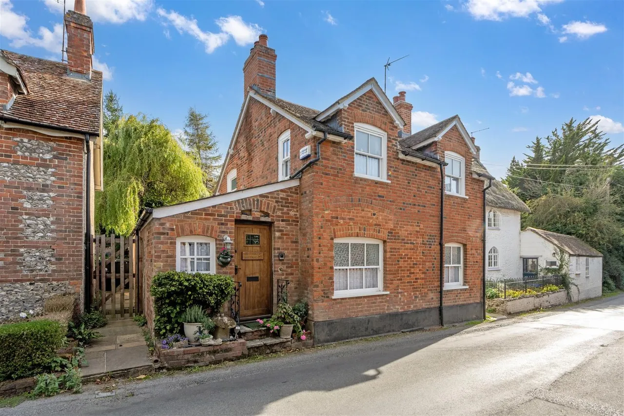 2 bed house for sale, Upper Street, Child Okeford, DT11